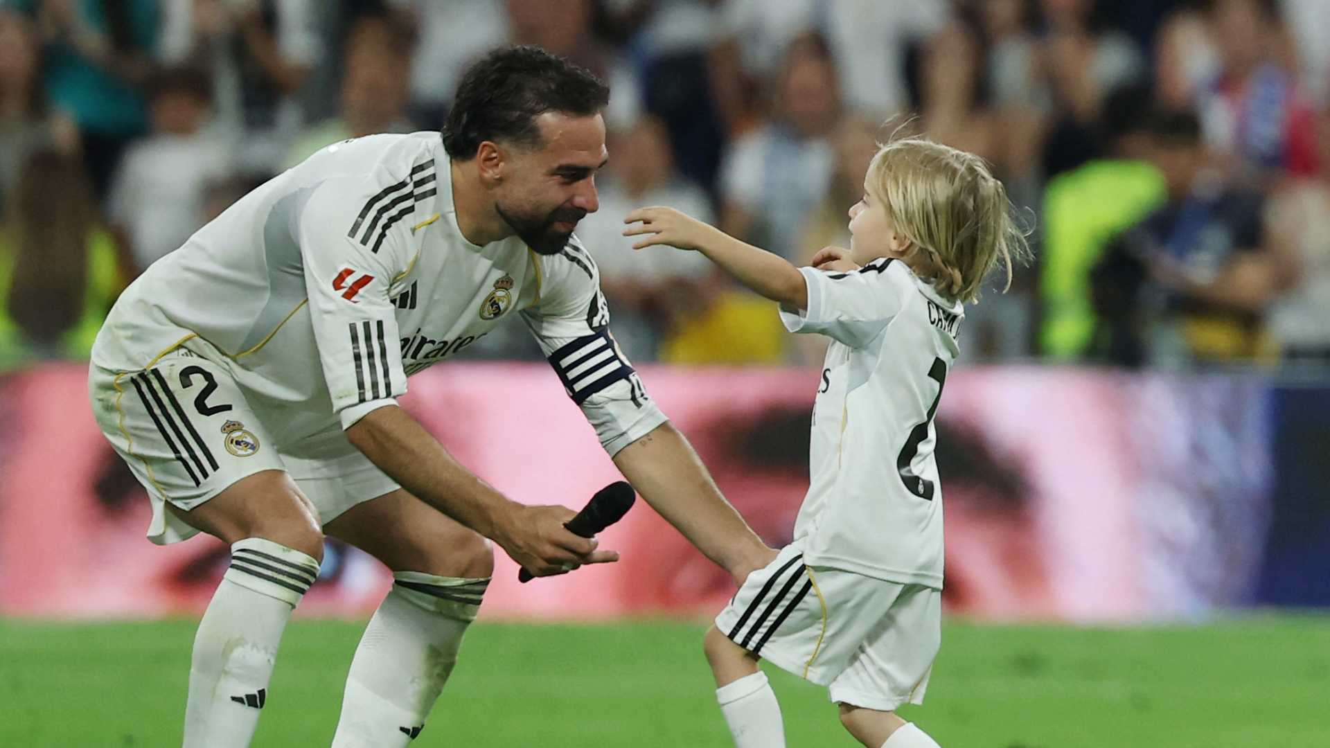 Dani Carvajal junto a su hijo